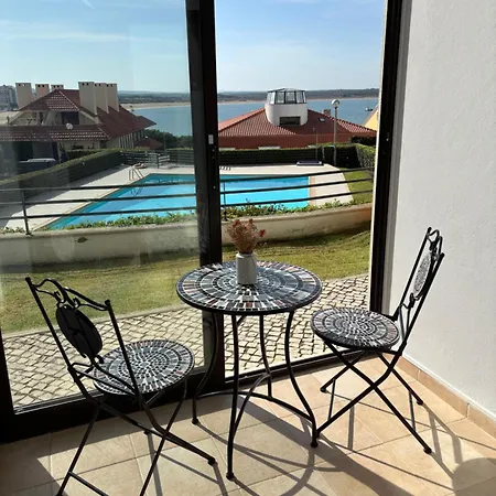Sea View, Beachfront, Swimming Pool, Free Parking Διαμέρισμα *