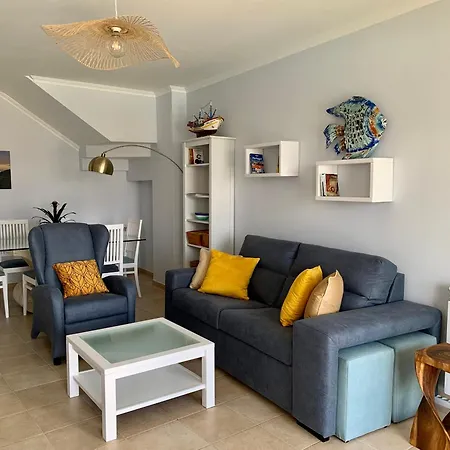 Sea View, Beachfront, Swimming Pool, Free Parking Apartment