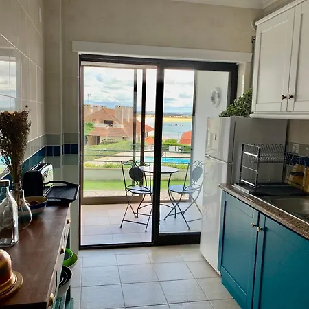 Sea View, Beachfront, Swimming Pool, Free Parking Apartment *