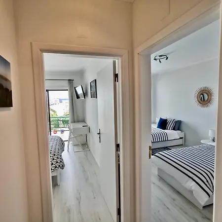 Apartment Sea View, Beachfront, Swimming Pool, Free Parking *