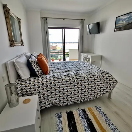 Apartment Sea View, Beachfront, Swimming Pool, Free Parking *