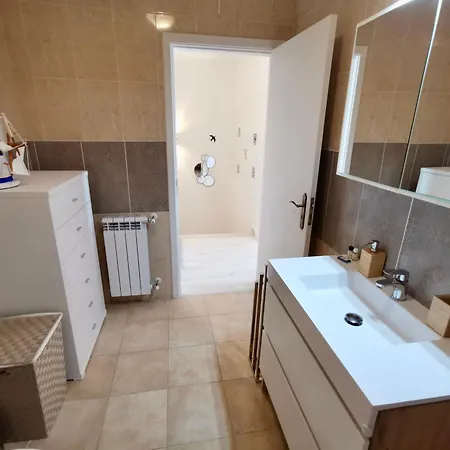 Apartment Sea View, Beachfront, Swimming Pool, Free Parking *